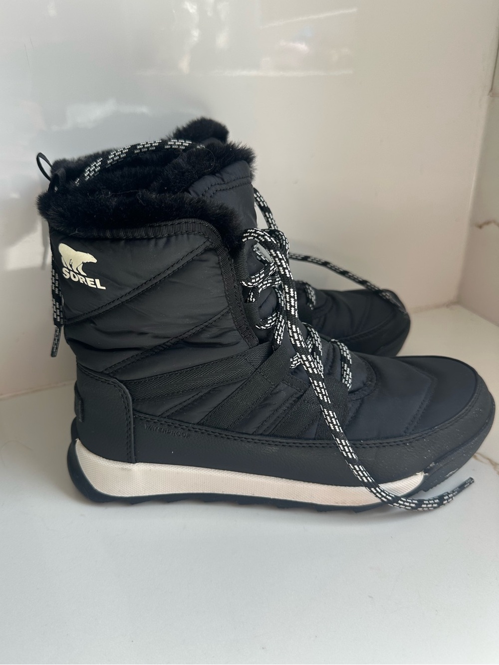 Sorel Whitney II Short Lace waterproof boots size 6